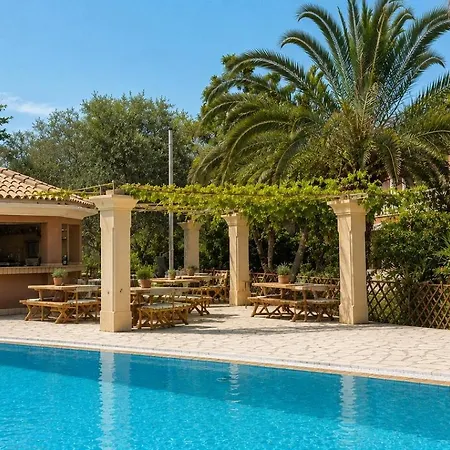 Poolfront Escape - 13 *